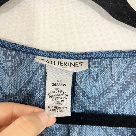 Catherines Blue Ikat Print Boho Top Crochet Bib V-Neck Flowy - Size 3X - Picture 4 of 6